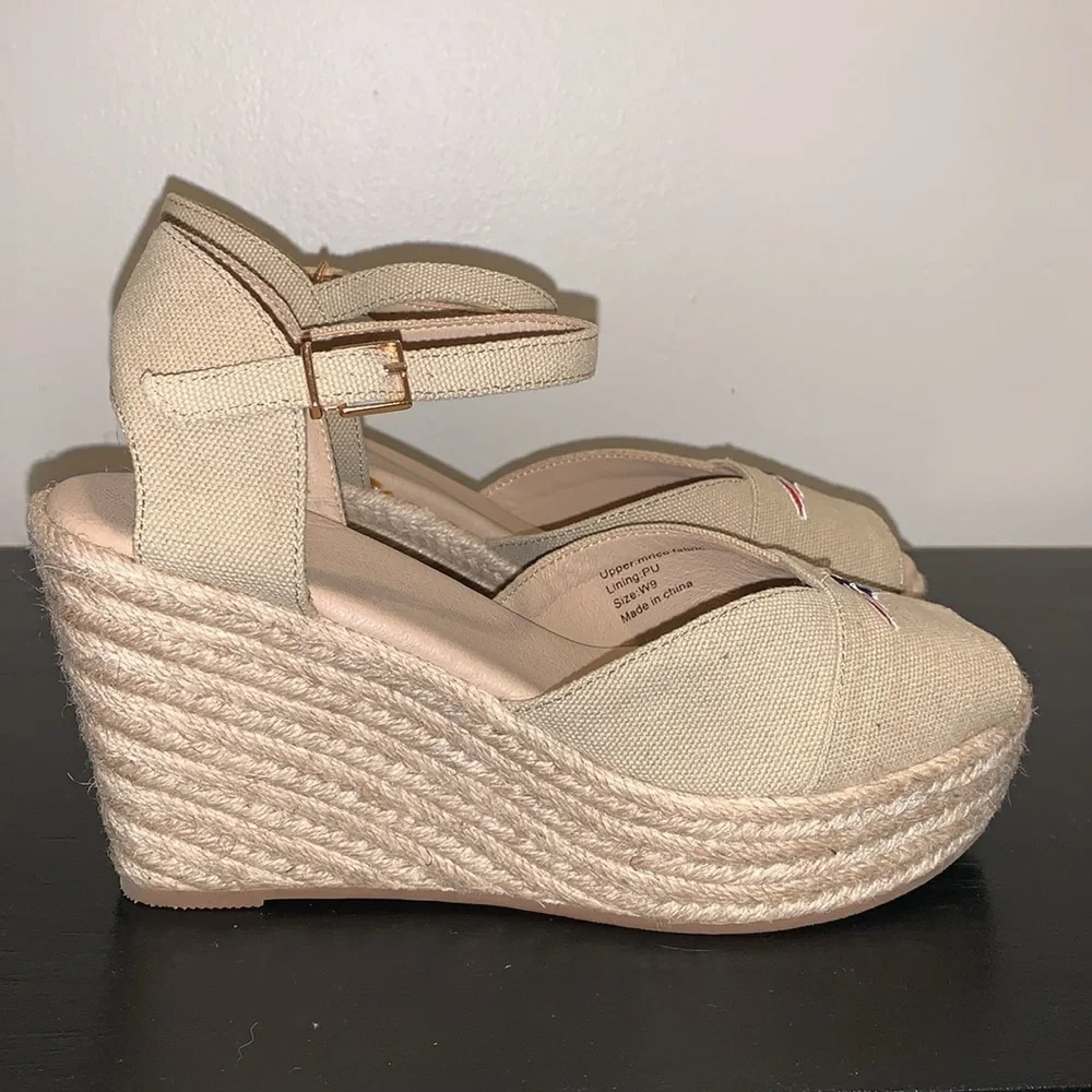 New England Patriots Wedge Sandals.‎  Size 9.  NWOT